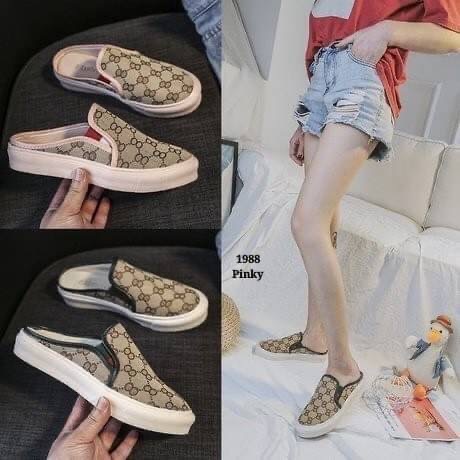 พร้อมส่ง ผ้าใบเปิดส้น 1988 งานนำเข้าน่ารักสุดๆ พื้น pu นิ่ม ด้านล่างเกาะพื้นได้ดี ตัวรองเท้าสีทองขึ้นเงา โดดเด่น ใส่สบายได้ทุกโอกาส สวยเฉียบไม่ซ้ำใคร