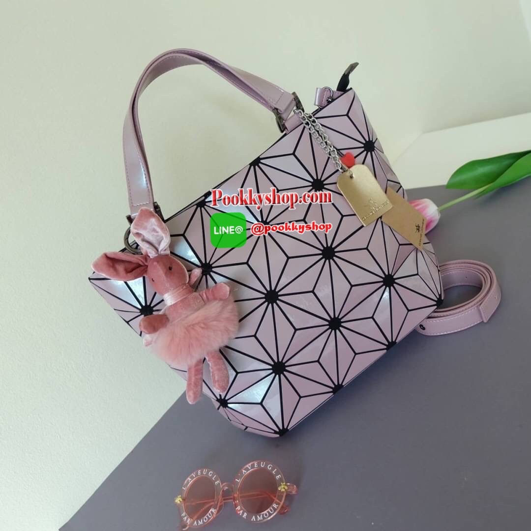 รุ่นขายดี ลาย Limited edition หายาก ปรับทรงได้ 2 แบบ น่ารักมาก สี Candy Plum สวยที่สุด มาพร้อมกระต่ายเข้า set เลิศคะ ⚡กระเป๋า จากแบรนด์ David Jones กระเป๋าสะพายข้างดีไซน์เกร๋มาก สีสวยหรูมาก ขนาดกะลังดีเลย ⚡น้ำหนักเบามากคะ ภายในมีช่องเก็บของจ