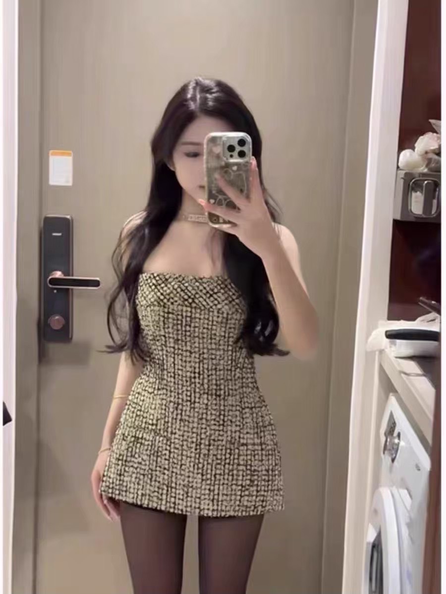 ชุดเซทแฟชั่น เสื้อเกาะอกตัวยาว เนื้อผ้าทวีตสีสวยมาก มีกระเป๋าหน้าใช้งานได้จริงทั้งสองด้าน