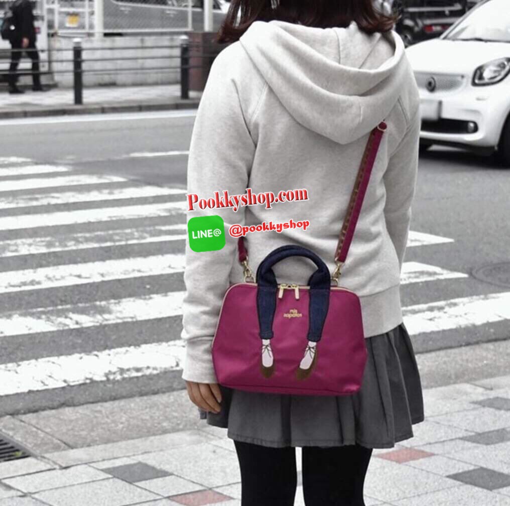 Miss Zapatos skinnypants wallet bag ใหม่ล่าสุดจากแบรนด์น้องใหม่ที่ดังมากจากญี่ปุ่นค่ะ Miss Zapatos แบรนด์กระเป๋าดีไซน์แปลกใหม่ ที่ออกมาแต่ละรุ่นก็ sold out กันไปหลายที่ค่ะ รุ่นนี้เป็น best seller อันดับ 1 กระเป๋าสะพายกึ่งกระเป๋าสตางค์ ที่ดีไซนเนอร์ออกแบบม