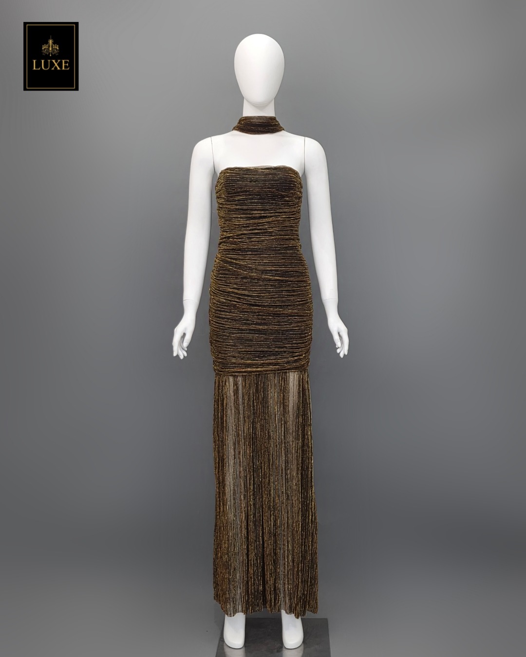 เดรสแฟชั่น เดรสเสื้อเกาะอกทรงเข้ารูป กระโปรงต่อชายระบาย ผ่าหน้า มาพร้อมผ้า mmคลุมไหล่