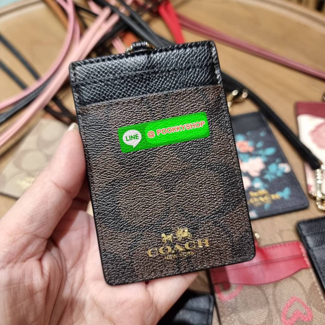 กระเป๋าใส่บัตรคล้องคอ Coach card holder ราคาพิเศษสุดๆ!!! ของหายาก!! ง่ายๆแบบไม่ธรรมดา!! คลาสสิคแต่มีดีเทลโดดเด่น!! กระเป๋าถนอมบัตร พร้อมสายคล้องคอ ดีไซน์ลวดลายสวย ดูดีทุกแบบ ใช้งานง่าย พกพาสะดวก จะใส่บัตรพนักงาน บัตรเครดิต บัตรปชช. ใบขับขี่ และบัตรอื่นๆที