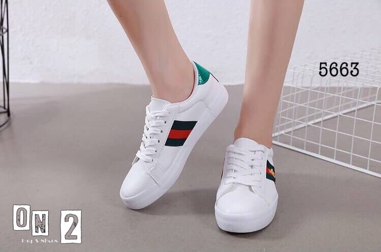 Sneakers style ผ้าใบแบบผูก สไตล์กุชชี่ White New Ace Sneakers ทรงนี้เป็นทรงที่ใส่ได้เรื่อยๆคะ สีขาวแมทช์ง่ายเข้ากับชุดเท่ห์ๆ ของสาวได้เยอะ งานเกรดดีราคาย่อมเยา เป็นอีกคู่ที่ควรมีติดไว้นะคะ