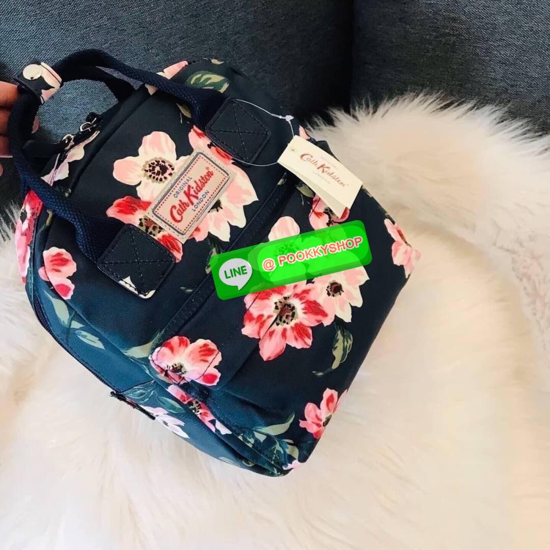 Best Seller !! Cath Kidston Multi Strap Backpack กระเป๋าสะพายเป้รุ่นมินิ แบรนด์ดังสไตล์วินเทจสุดฮิต วัสดุ Canvas เคลือบกันน้ำสามารถเช็ดทำความสะอาดได้ เปิดปิดด้วยซิปสะดวกใช้ ด้านหน้าประดับโลโก้แบรนด์ พร้อมช่องซิปด้านนอกใส่กระเป๋าสตางค์ มือถือได้ ด้านในมีช่