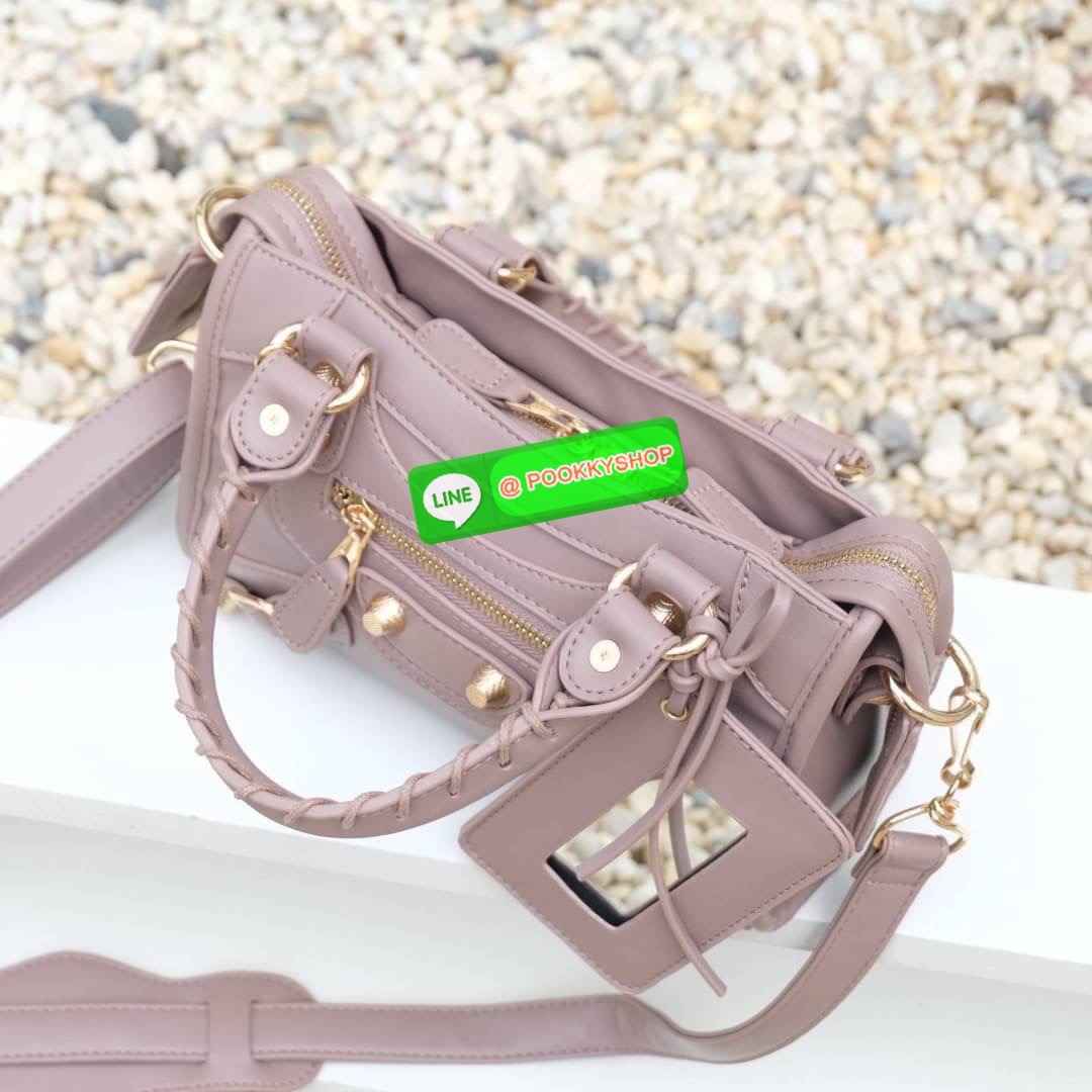 กระเป๋าคุณภาพจากแบรนด์ KEEP ทรงสวย ตอบโจทย์ทุกการใช้งาน รุ่น ‘ Ghaso ‘ > ร่นใหม่ หนัง Microfiber Nano เนื้อดี นิ่มมาก ทนทานกว่าเดิม >น้ำหนักเบา ใส่ของจุ >ถือสะพายเข้าง่ายกับทุกชุด