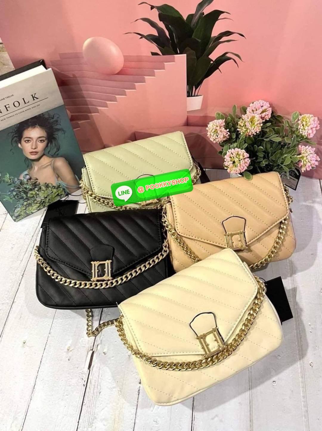 Lyn กระเป๋าทรงน่ารักปุ๊กปิ๊ก สายสะพายโซ่ทอง เปิดปิดด้วยกระดุมแม่เหล็ก ฐานกว้างใส่ของได้เยอะ