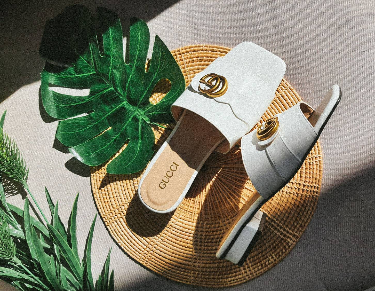 SS-100 พร้อมส่ง แบบมาใหม่ Gu cc i sandel 2020 รองเท้าส้นตันสูง 1 นิ้ว งานทรงสวม หนังPU นิ่ม ทรงเก็บหน้าเท้าได้ดี สวยมากๆ ความสูงกำลังดี ใส่สบาย ดีไซน์สวยหรู มากจ้า