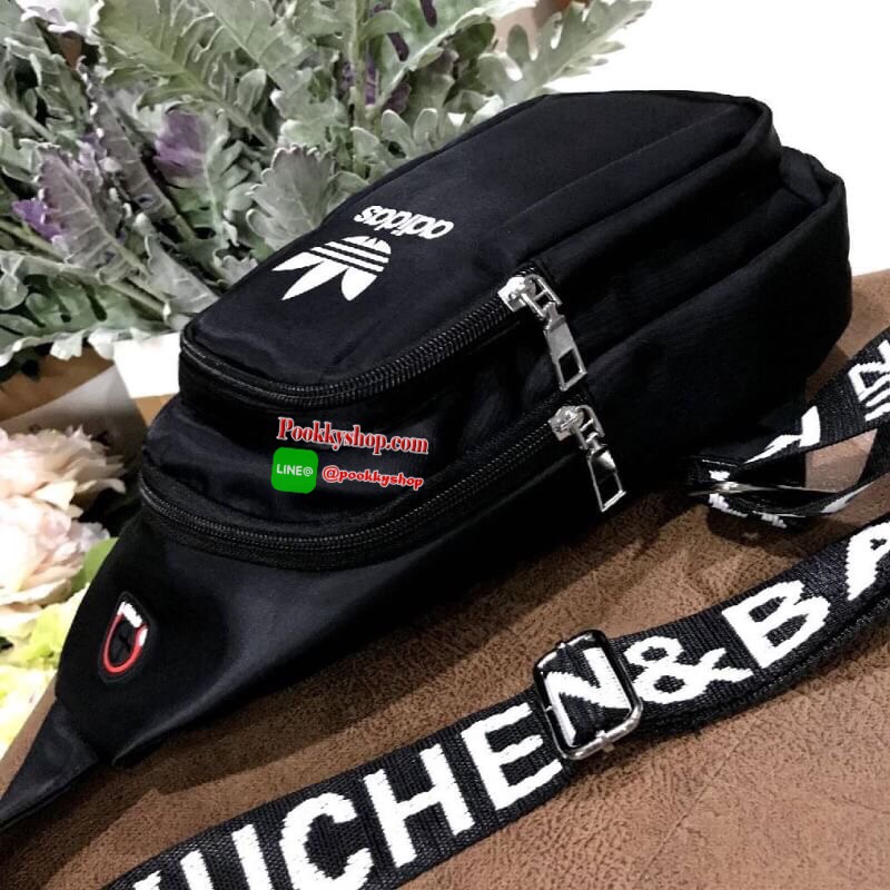 Don’t Miss! NEW! Adidas Factory Sport Originals Bag กระเป๋าสะพายสไตล์สปอร์ตดีไซน์สุดฮิตวัสดุไนล่อนเนื้อหนานิ่มกันน้ำทำความสะอาดง่าย ขนาดกำลังดี น้ำหนักเบา ด้านหน้ามีโลโก้แบรนด์เปิดปิดด้วยซิป มีช่องแบ่ง2ช่องเเยกเป็นสัดส่วน มีช่องใส่หูฟังหรือสายชาร์ตแบต Spo