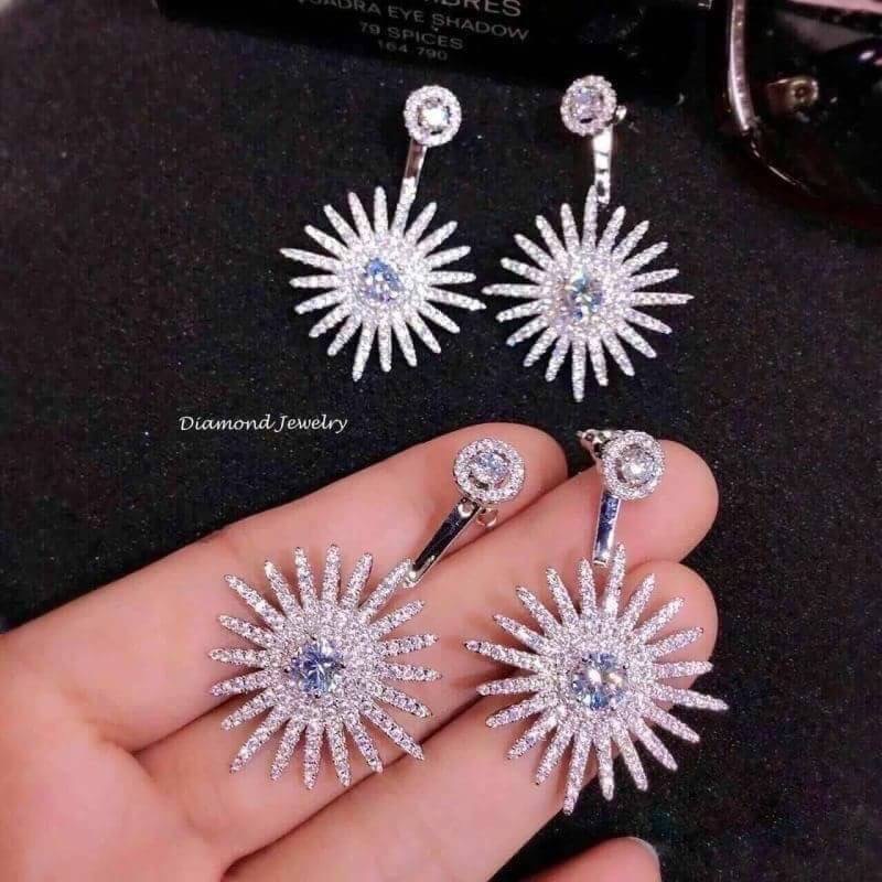 New Arrival !!!!!! Diamond Earring งานเพชร CZ แท้ ดีไซส์งานจิวอ้อมหู งานสวยมากกกก งานสวยมว้ากกกกกถึงมากที่สุดคะ รุ่นนี้แนะนำเลยค่ะ ใส่ออกดูมีราคา เพชรเยอะ วิ้งมากๆๆๆ รับประกันค่ะ ดีไซน์เก๋ไม่เหมือนใคร ไม่โหลค่ะ สวยงามมาก สวยเหมือนเพชรแท้ เพชรน้ำขาวมากๆ ใส