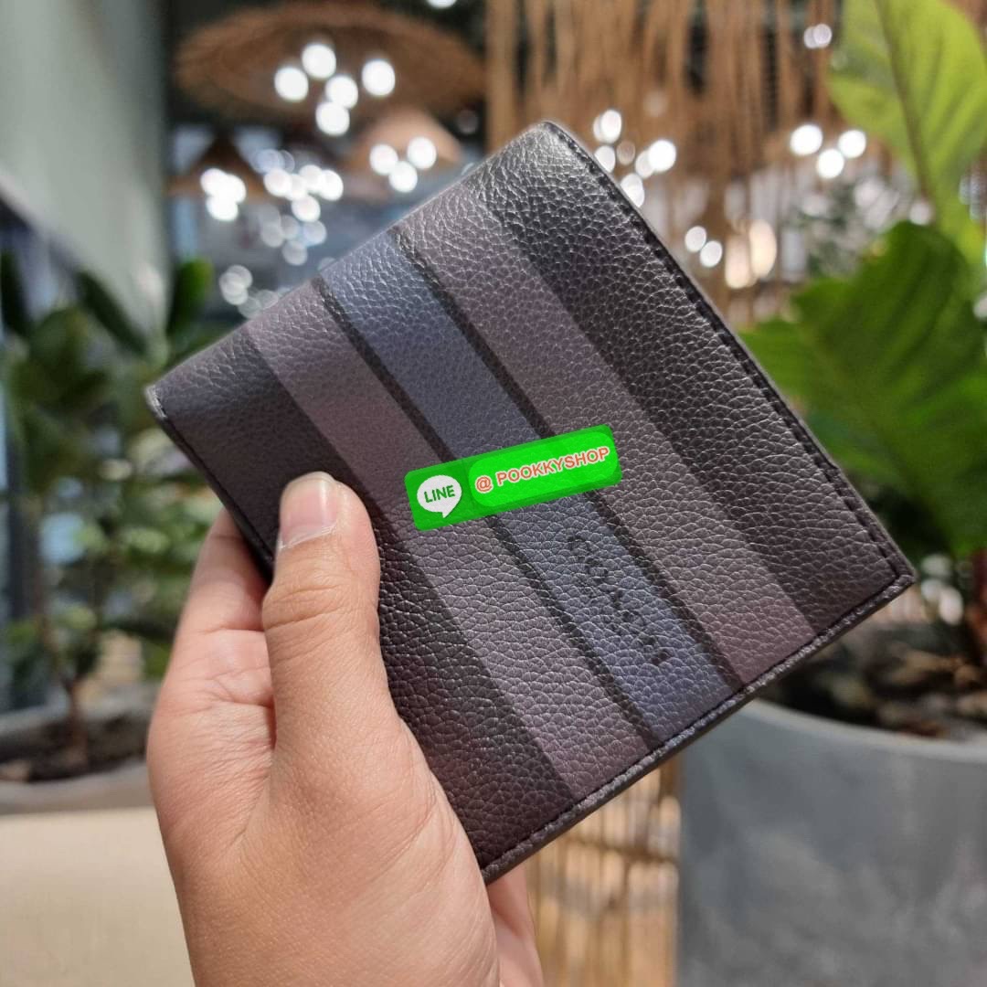 COACH F75399 COMPACT ID WALLET IN VARSITY LEATHER WITH BELT MIX GIFT BOX SET Set สุดคุ้ม!! ลิมิเต็ด!! สำหรับหนุ่มๆ ที่จับคู่เซ็ทกระเป๋าสตางค์รุ่นยอดฮิต และเข็มขัดหนัง pepble มาใน package Coach gift box คุ้มค่ามากๆ กระเป๋าสตางค์หนังวัว สวย นิ่มไปอีก ยังไม่
