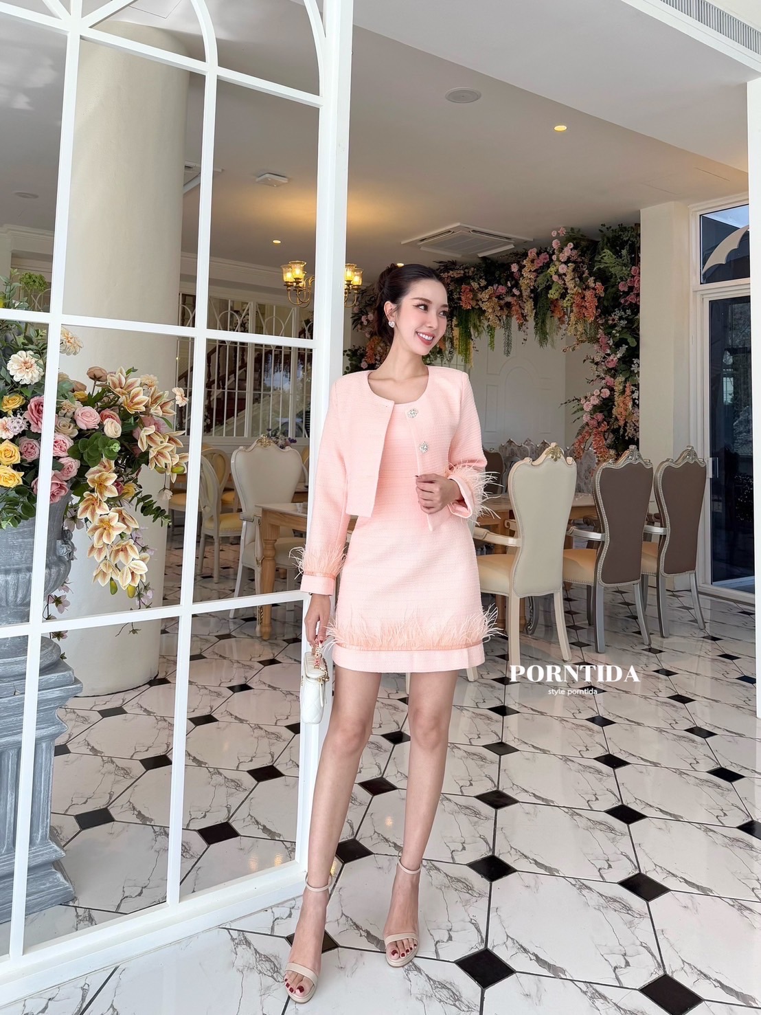 ชุดเซทแฟชั่น ชุดเดรส2ชิ้นผ้าทวีต งานเดรสชมพู มีเสื้อคลุมให้กระดุมเสื้อคลุมด้านหน้ากระดุมเพชร