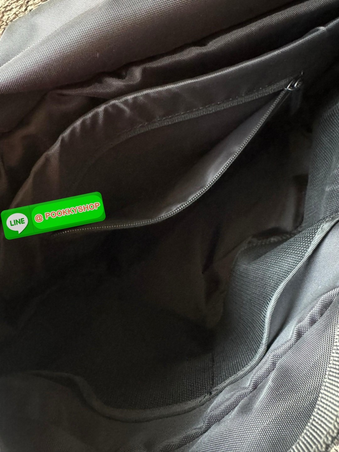 💕Baobao issey miyake Sling shoulder bag ดีไซน์เอกลักษณ์เฉพาะตัว ใส่ของได้เยอะ ช่องกระเป๋าเป็นระเบียบ โดยโดดเด่นด้วยแผ่นรูปสามเหลี่ยมอันเป็นซิกเนเจอร์ในการจัดเรียงสลับกัน รุ่นนี้ยังมีจุดเด่นในเรื่องคุณสมบัติการใช้งาน ภายในมีช่องบุหนาสำหรับใส่โน้ตบุ