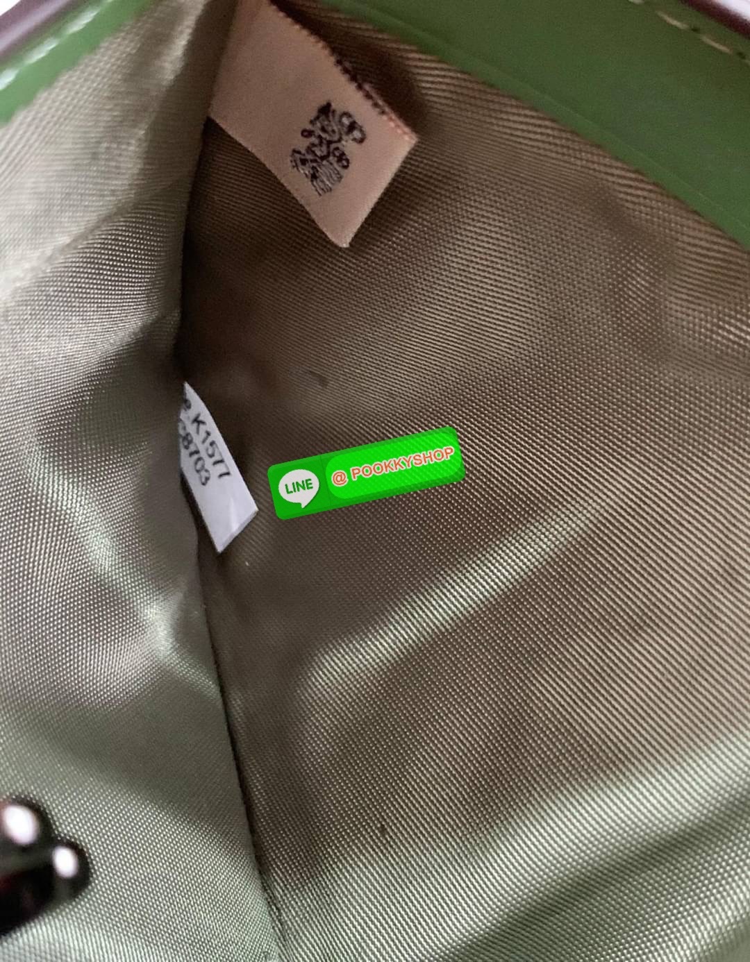 COACH SNAP WALLET ((8704//6941)) 🌍พร้อมส่ง ห้ามพลาด ก่อนหมดค่ะ! ✔️กระเป๋าเงินใบสั้น หนังแท้ แต่ละสีปริ้นลายได้สวยงาม แตกต่างกันไปค่ะ ✔️เปิด-ปิดกระเป๋าแบบกระดุม ภายในมีช่องใส่ธนบัตรตามยาว และช่องเสียบบัตร5ช่อง//มีช่องซิปแยกฝั่งห้อยด้ว