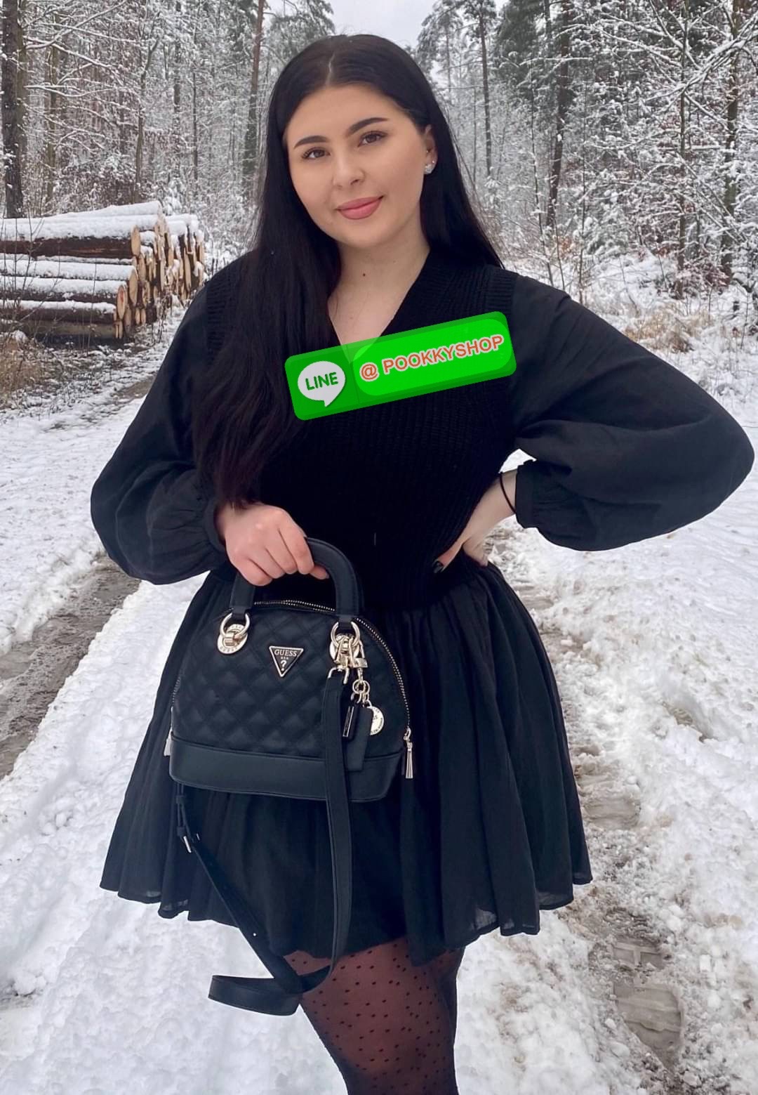 NEW ARRIVALS!! ✨ กระเป๋าถือทรงหรู GUESS CESSILY SMALL DOME SATCHEL HANDBAG วัสดุหนังสังเคราะห์นิ่มมืออะไหล่เงินทั้งใบ มีพวงกุญแจกิมมิคแบรนด์ประดับด้านหน้า เปิดปิดด้านซิปยาว ด้านในใส่กระเป๋าสตางค์ใบกลาง มือถือ ได้สะดวก พร้อมช่องซิป+ช่องใส่ของแยกให้