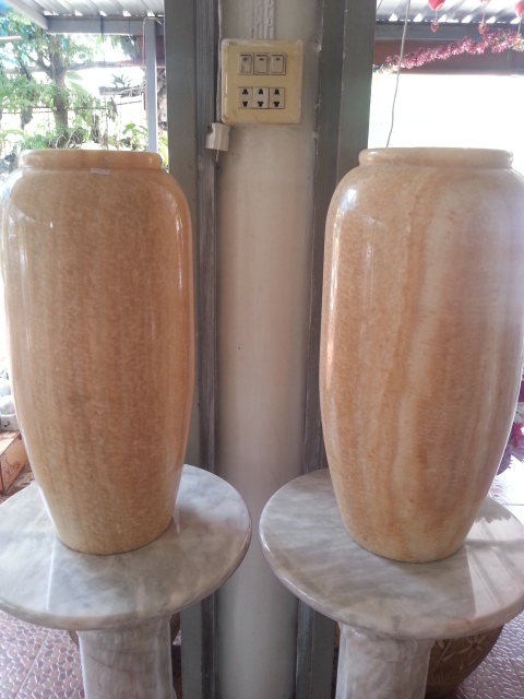 แจกันหินอ่อน 1 คู่ ขนาดสูง 50 เซนติเมตร กว้าง 20 เซนติเมตร หยกน้ำผึ้ง