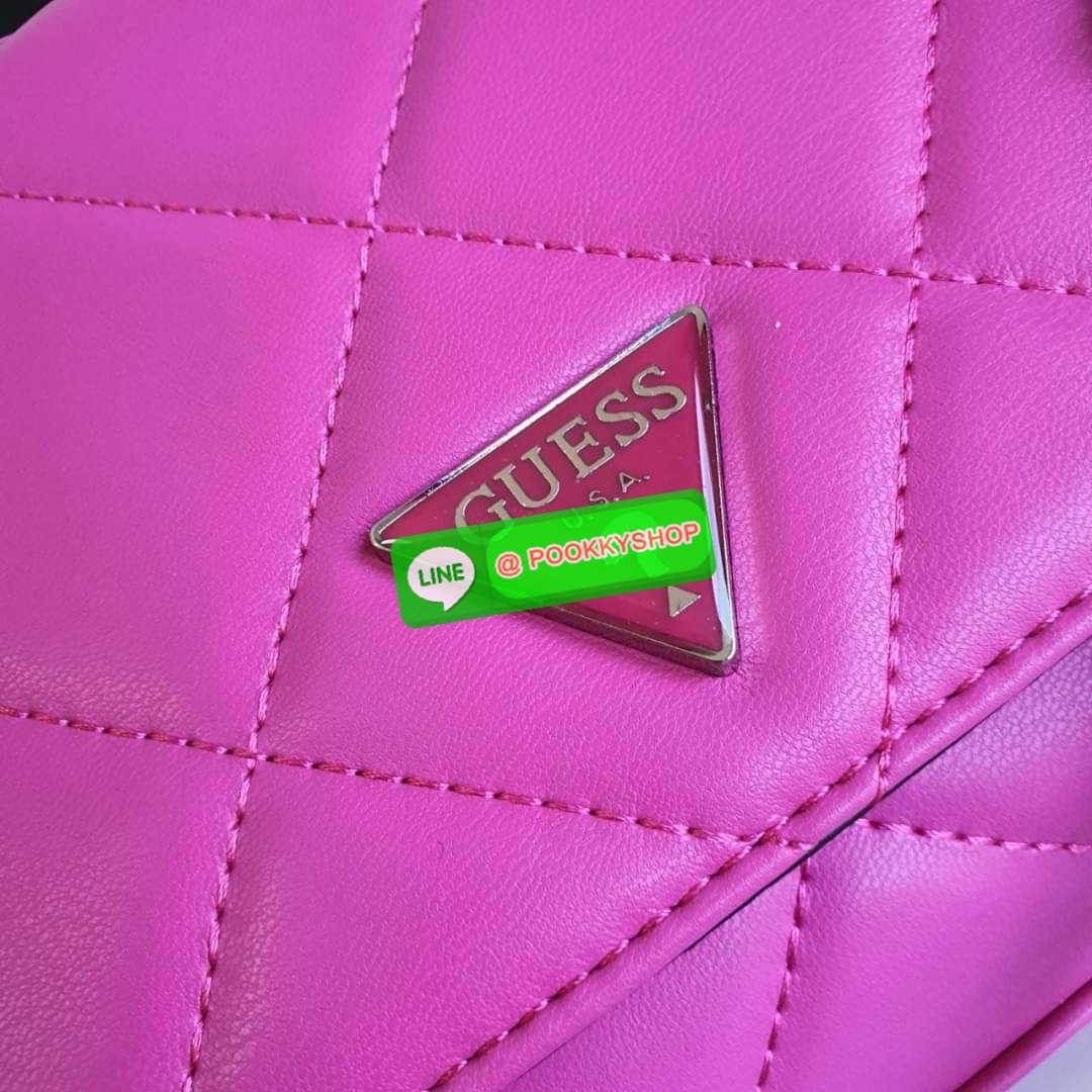 รุ่นใหม่ล่าสุด!! GUESS CESSILY CONVERTIBLE CROSSBODY BAG กระเป๋าสะพายข้าง รูปทรงสวย หนังนิ่มมือมากกก ตกแต่งด้วยโลโก้แบรนด์ด้านหน้า ด้านในเปิดปิดด้วยกระดุมแม่เหล็ก มีช่องซิปแยก+ช่องใส่บัตรฝั่งตรงข้ามอีกช่อง สามารถใส่กระเป๋าสตางค์ยาว โทรศัพท์ได้ทุกรุ่น มาพร