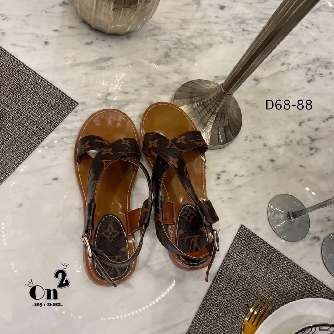 New in รองเท้าแตะ LV พื้นคิวทรงสวมไขว้รัดข้อเท้า สายปรับขนาดได้