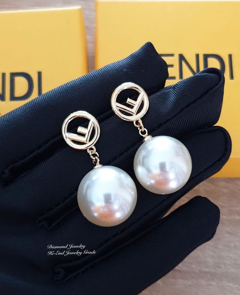 Super Hi-End Quality !!!! ((งาน 1:1 เหมือนในช็อปมากที่สุดในท้องตลาด)) Fendi Earring ต่างหู Fendi งาน 1:1 เหมือนของแท้เป๊ะๆค่ะ ตัวเรือนสีทอง รับรองงานสวยมากกกกก ดูหรู ดูผู้ดีสุดๆ งานดี ตัวเรือนคุณภาพดีมากๆมากๆคะรับประกันความพอใจเลยค่ะ ตัวเรือนสีทองเงา ไฮโซ