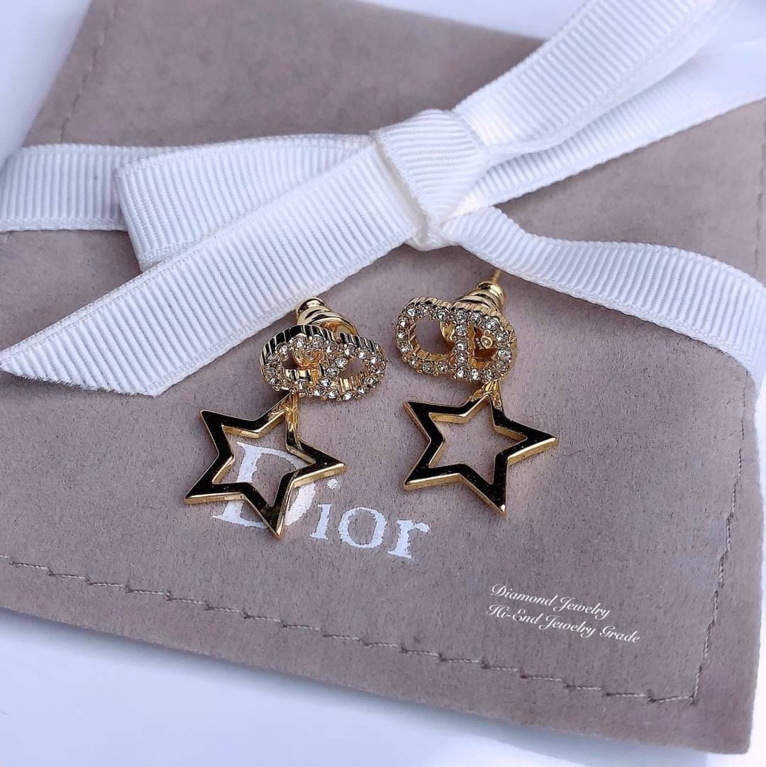 Super Hi-End Quality !!!! ((งาน 1:1 เหมือนในช็อปมากที่สุดในท้องตลาด)) Christian Dior Earring ต่างหูดิอองาน 1:1 เหมือนของแท้เป๊ะๆค่ะ รับรองงานสวยมากกกกก ดูหรู ดูผู้ดีสุดๆ งานดี เพชรคุณภาพดีมากๆมากๆคะรับประกันความพอใจเลยค่ะ ตัวเรือนสีทอง งาน laser stamp เหม