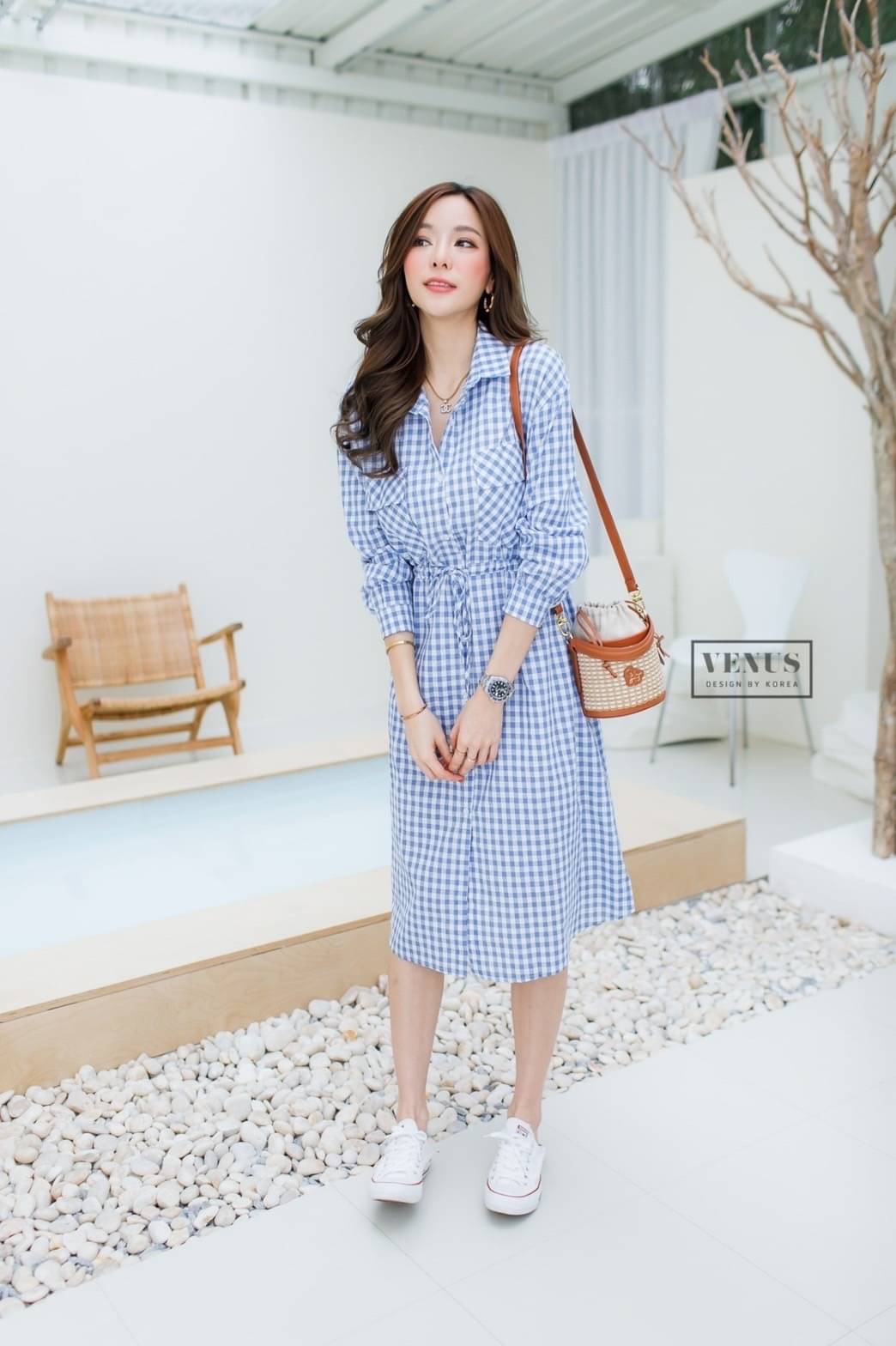 Restock ♥️♥️♥️♥️ I'm Lady By Venus MaxiDress Plaid แม๊กซี่เดรสแต่งกระดุมหน้าเรียงพิมพ์ลายสก๊อต แต่งกระเป๋าด้านหน้า ช่วงเอวแต่งรูดตามขนาด น่ารักมากๆคะ แม๊ทกับรองเท้าผ้าใบก็สวยคะ