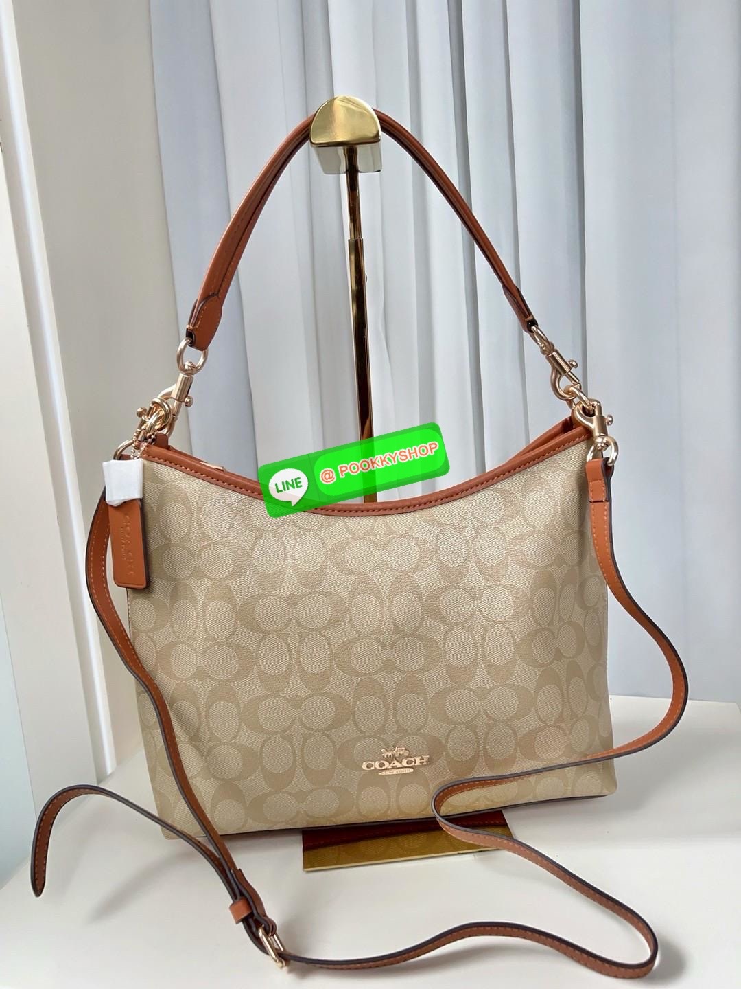 Coach Laurel Shoulder Bag In Signature Canvas (CR149) 🔖พร้อมส่ง สินค้าเข้าใหม่! กับกระเป๋าใบใหญ่กำลังดีเลยค่ะ หนังแท้ นิ่มสวย สีสวยค่ะ 🔖เปิด-ปิดกระเป๋าแบบซิป ภายในสุดโล่งกว้าง ใส่ได้จุมากๆ ยังมีช่องซิปยาวและช่องกระดุมสำหรับแยกใส่ของจุกจิกไ