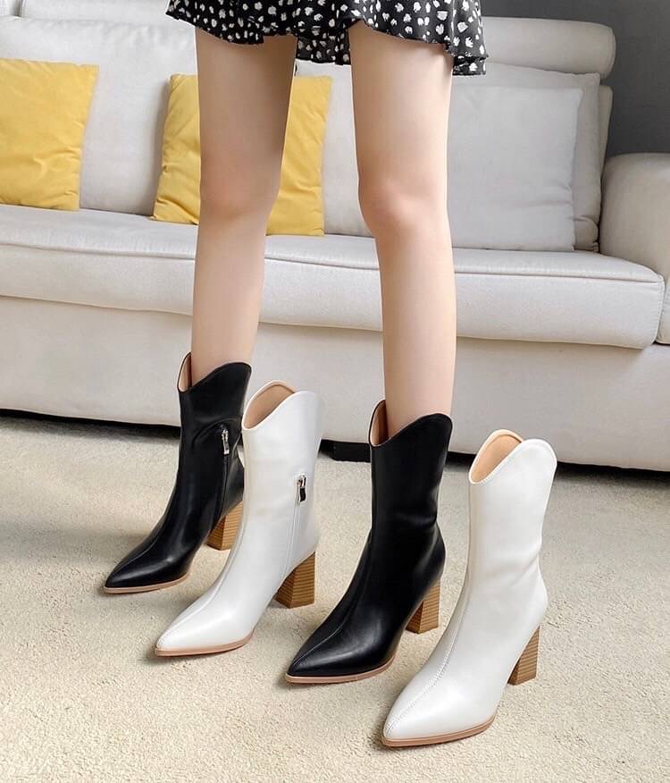 พร้อมส่ง บูทขนาดกลาง 999 งานสวยมาก ส้นแต่งลายไม้เก๋ หนังนิ่ม น้ำหนักพอดี มีซิปเพื่อง่ายเวลาสวม ทรงปลายเก๋มาก สวยมาก