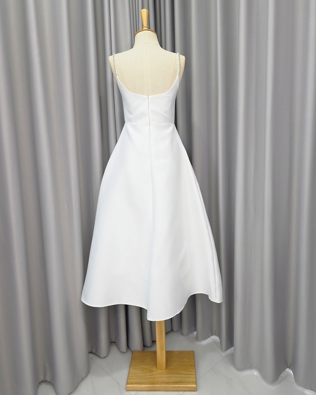 เดรสแฟชั่น เดรสเสื้อสายเดี่ยว กระโปรงทรงเอ