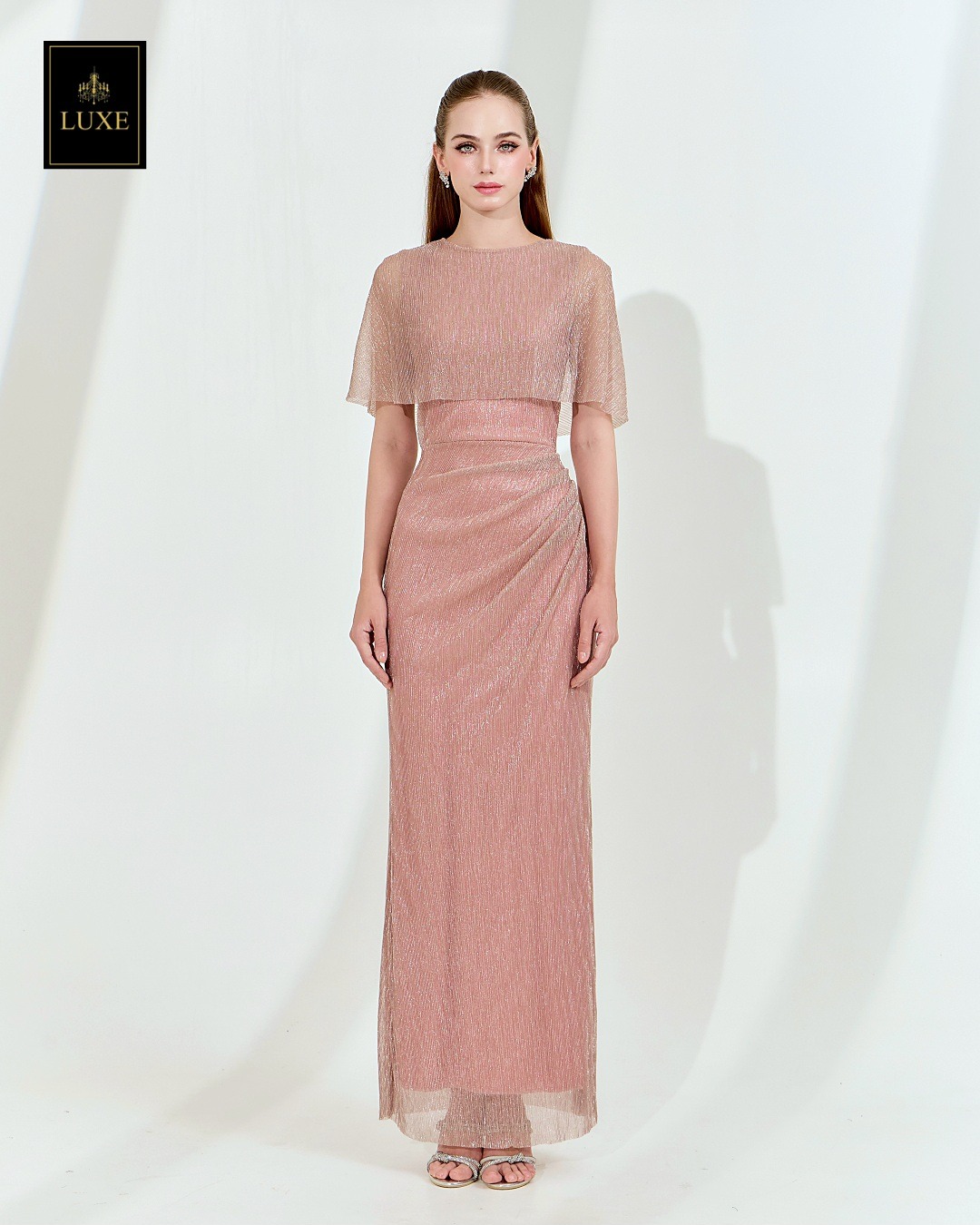 เดรสแฟชั่น เดรสเสื้อคอกลมแขนกุด ดีเทลเป็นเสื้อคลุมไหล่ในตัว กระโปรงทรงสอบจับเดรป