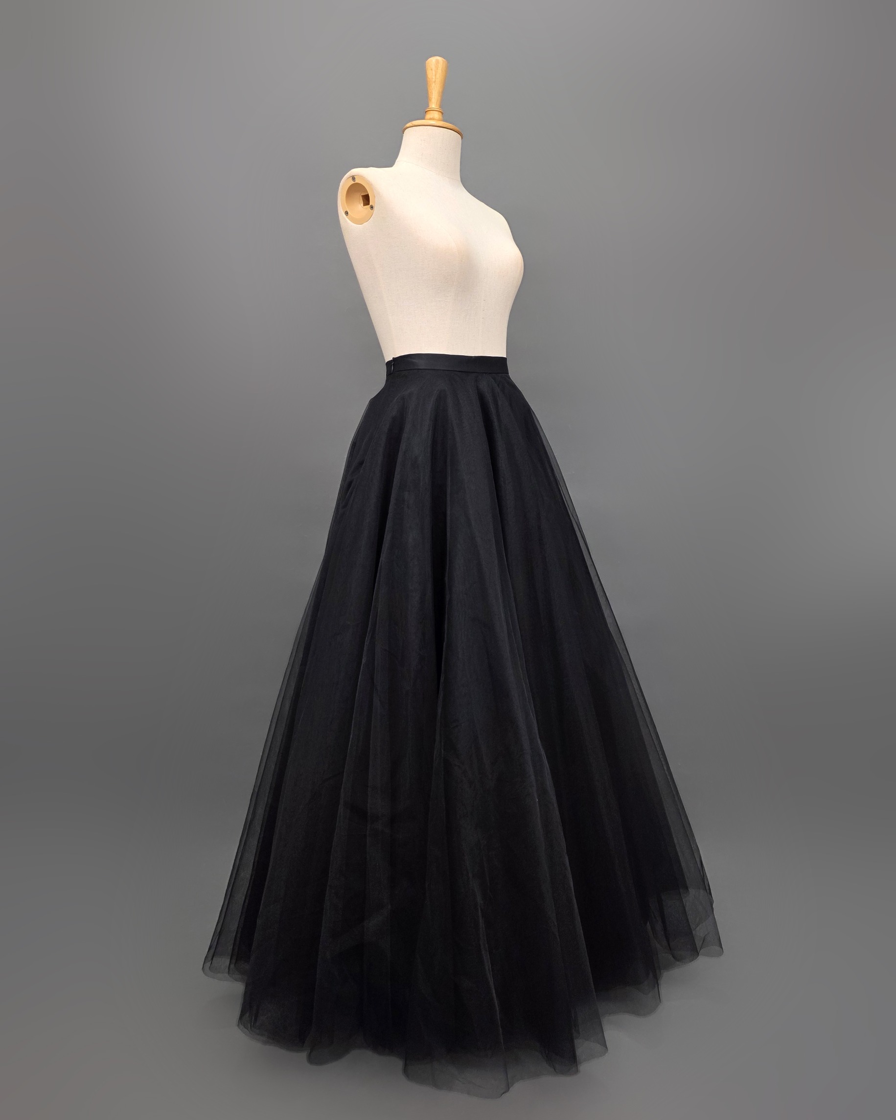 กระโปรงแฟชั่น กระโปรงบานทรงวงกลม ด้านในมีโครงช่วยให้กระโปรงบานสวย