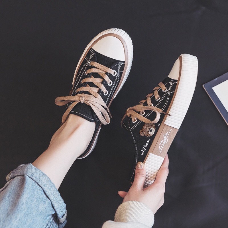 สินค้าขายดี พร้อมส่งค๊าา sport shoes รองเท้าผ้าใบทรงเปิดส้น งานแฟชั่นงานเกรดพรีเมี่ยม พื้นนิ่มมากคะ ใส่สบายจะแมตช์กับกางเกง👖หรือกระโปรง👗ก็ได้ค่ะ แม่ค้าคอนเฟริม ห้ามพลาดเลยจ้าตัวนี้แนะนำ อย่าช้ารีบเลย