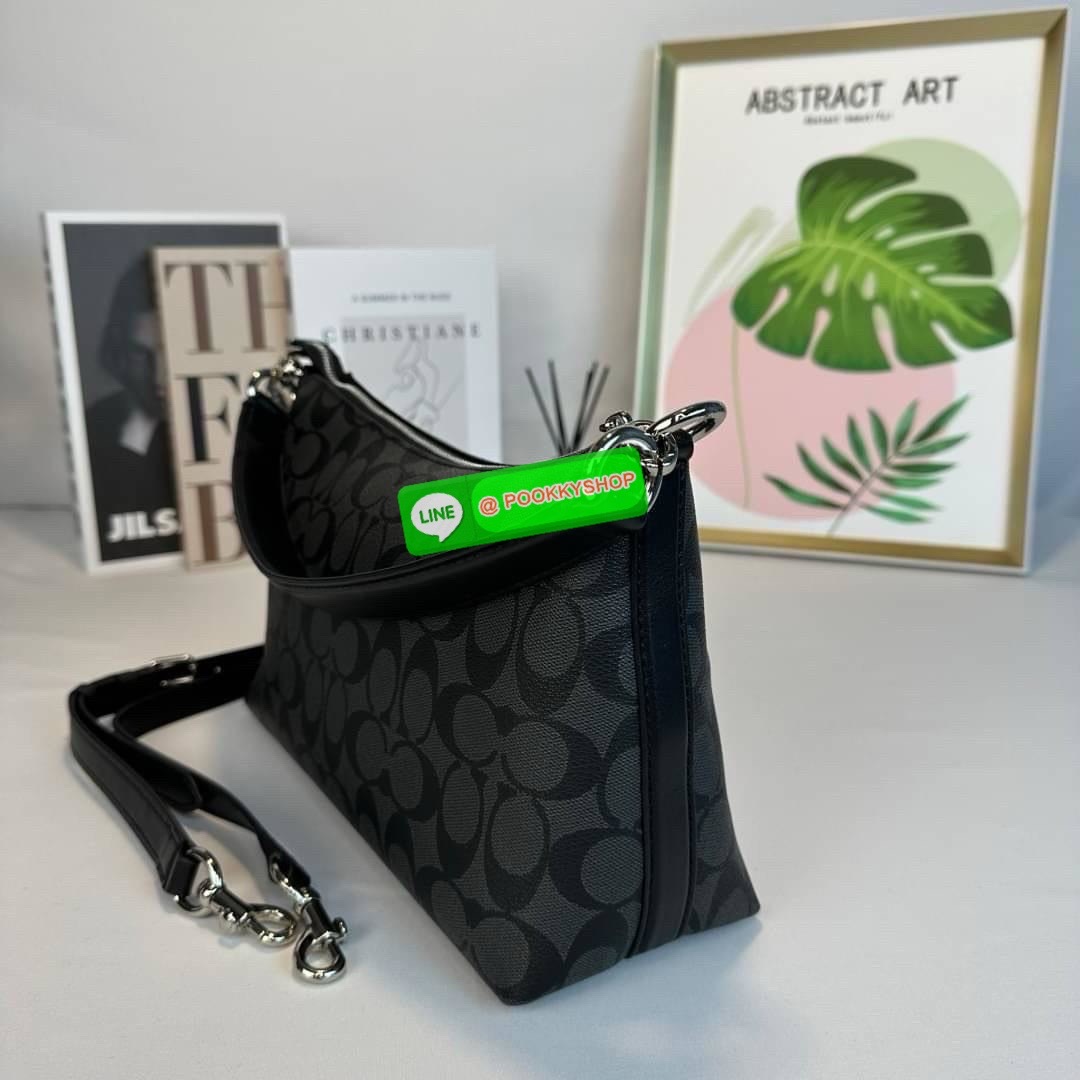 กระเป๋าสะพาย LEWIS IN SIGNATURE CANVAS ( COACH F85696) กระเป๋าหนังลาย C ผ้าใบเคลือบซิกเนเจอร์ พร้อมรายละเอียด หนัง เรียบ] ภายในกระเป๋ามัลติฟังก์ชั่น ปิดด้วยซิป ซับในผ้า