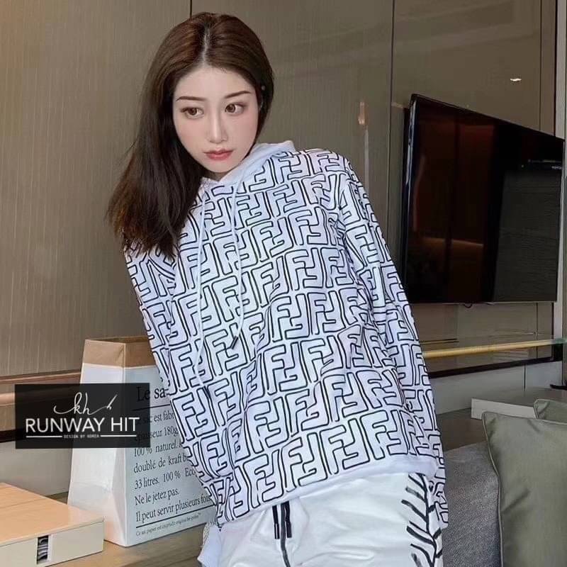 Detail เสื้อจั๊มเปอร์ มีhood brand fendi new collection2020 ผ้าใส่สบายของสวยจะใส่แมทช์กับอะไรก้อสวยค่ะสวยเป๊ะสุดๆของสวยๆต้องมีคะบอกเลยจ้า งานhiend 1:1 สวยเป๊ะผ้าดีสุดๆเลยจ้ะพี่จ๋า