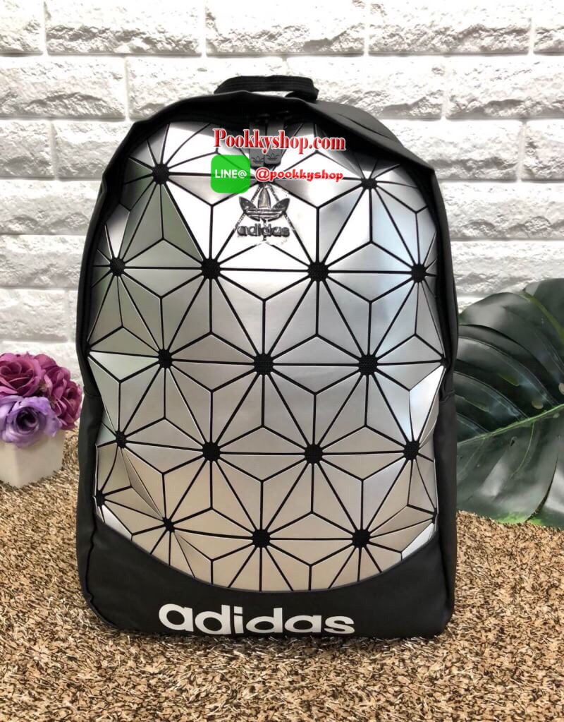 New arrival ! Adidas original 3D backpack พร้อมส่งค่ะ!! กระเป๋าสะพายหลัง รุ่นนี้ใช้ได้ทั้งชายหญิง วัสดุเนื้อ matte สุดฮิต น้ำหนักเบาค่ะ ด้านหน้ามีโลโก้แบรนด์ เปิดปิดกระเป๋าแบบซิปคู่ ภายในโล่ง กว้าง ใส่ของจุมากๆค่ะ มีช่องซิปและช่องเล็กให้ใส่ของจุกจิกค่ะ สา