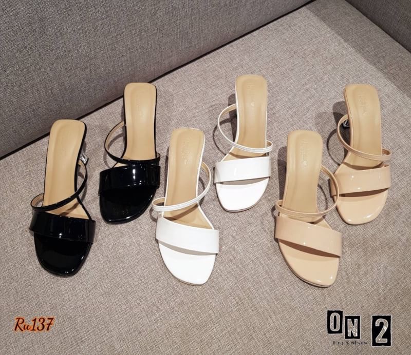 New.....in ส้นแก้วหนังเงา สีโทนเย็น ดีไซน์ สวย เรียบหรู ดูแพง แต่ราคา พิเศษ สุดๆสำหรับคุณๆ ของถูกและดีมากกกมีที่นี้จ้า....