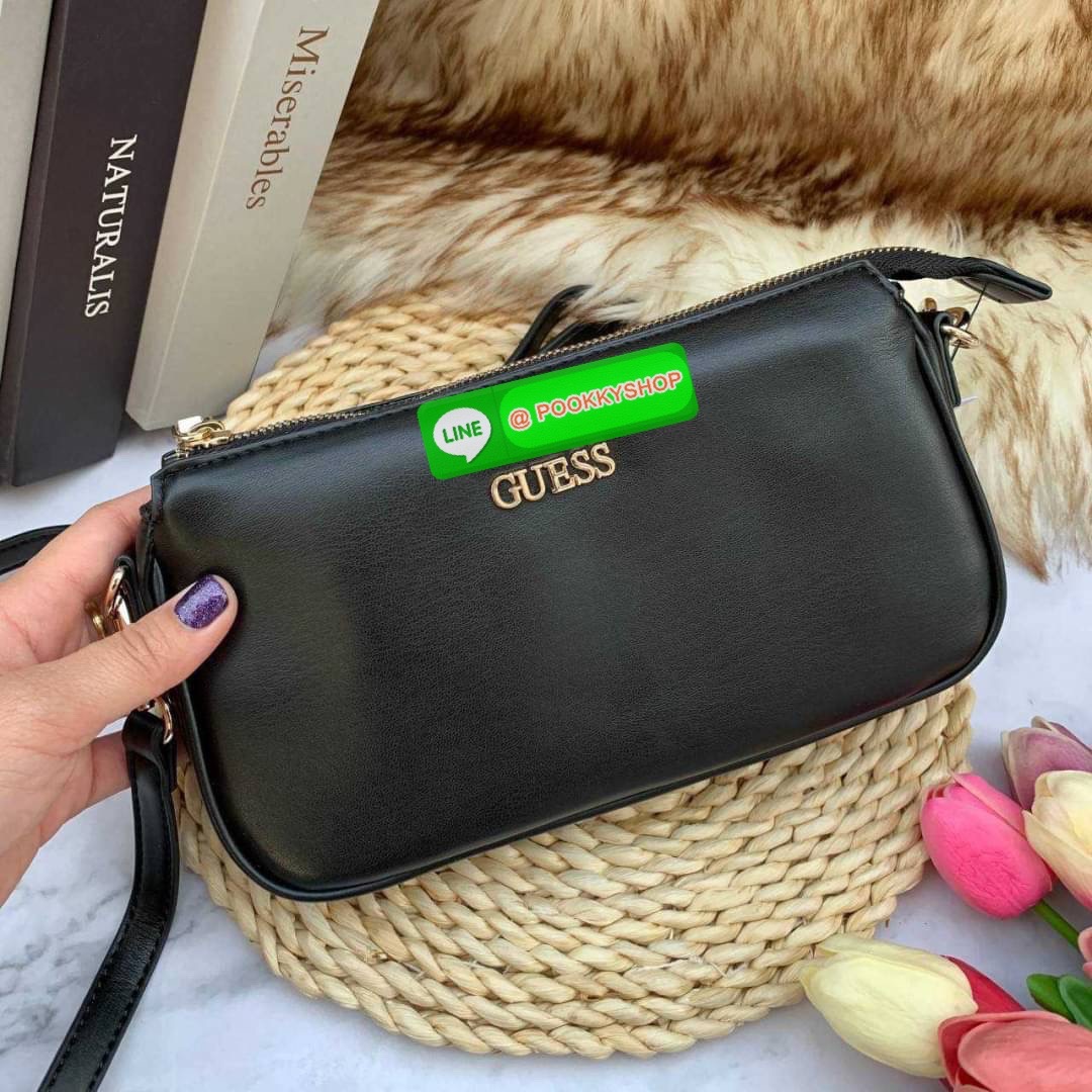 Guess ซื้อ 1 ได้ถึง 2 วัสดุหนัง PU เนื้อนิ่ม มาพร้อมสายสะพาย 2 เส้น สายโซ่สั่นสำหรับสะพายคล้องไหล่ และสายหนังยาวสะพายคลอสบอดี้สามารถปรับระดับได้ สวยได้หลายลุค คุ้มสุดๆจ้า