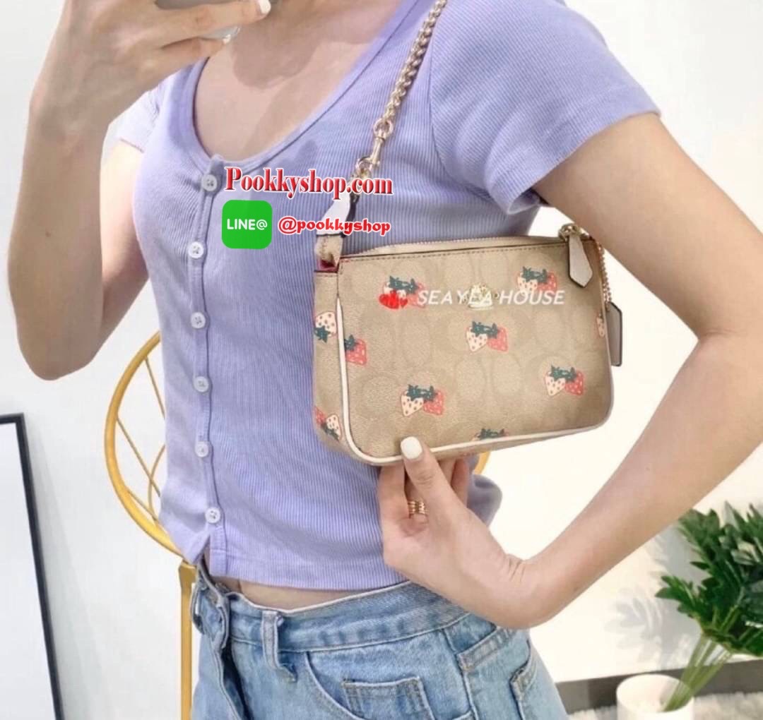 Coach POUCH IN SIGNATURE CANVAS WITH STRAWBERRY Signature coated canvas with smooth leather details Two credit card slots Inside multifunction pocket One zip closure, fabric lining| Detachable strap