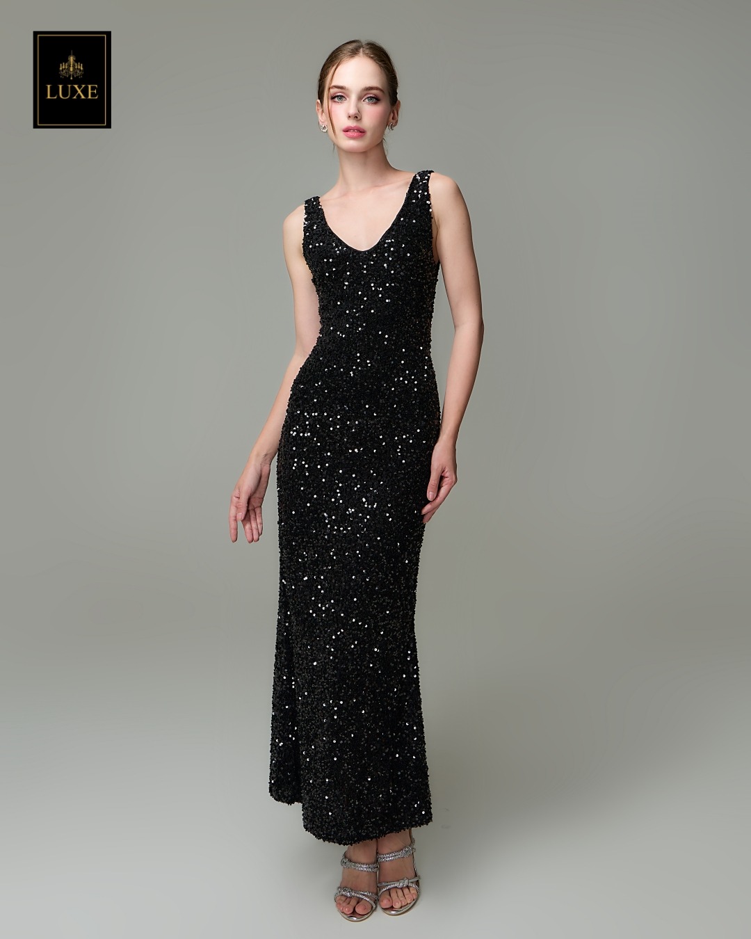 เดรสแฟชั่น เดรสเสื้อคอวีแขนกุด ทรงเข้ารูป