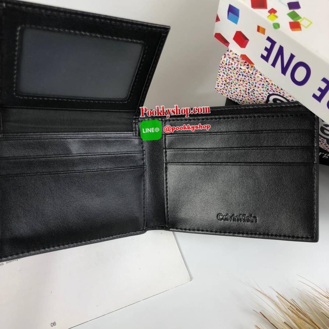 Calvin Klein Short Wallet กระเป๋าสตางค์ใบสั้น มาพร้อมกระเป๋าใส่บัตรใบเล็กอีก 1 ใบ จะมอบเป็นของขวัญหรือใช้เองก็แนะนำค่ะ