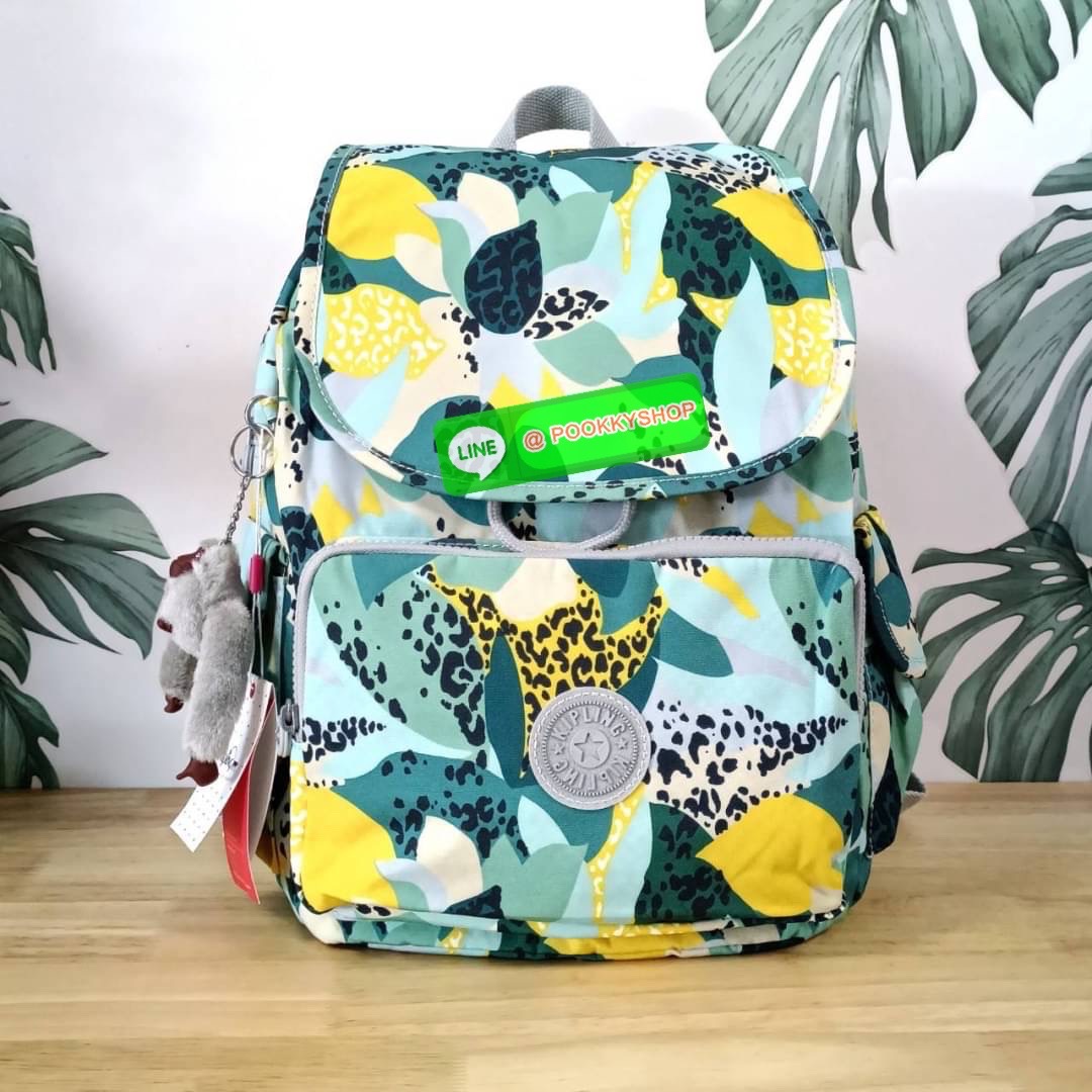 Kipling City Pack Medium Backpack กระเป๋าเป้ Kipling ขนาดกลาง วัสดุ Polyester 100% มีหูหิ้วด้านบน -ด้านหลัง มีซิปหลัง 1ช่องลึก -ด้านข้างมีช่องใส่ของเล็กน้อยทั้ง 2 ด้าน เปิด-ปิด ด้วยกระดุมแม่เหล็ก -ด้านหน้ามีช่องซิปใส่ของแยก 1 ช่อง และ ช่องปรับขนาดด้วยสายล