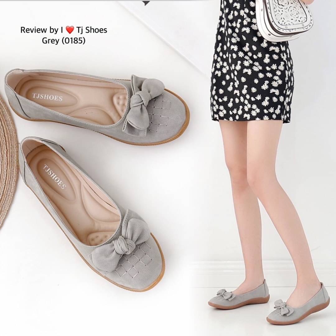 พร้อมส่งรองเท้าเพื่อสุขภาพ ที่ทั่งเกร๋ทั้งน่ารักสุดๆ รองเท้ารุ่นนี้เป็นงานสั่งทำพิเศษ หนังนิ้มนิ่ม พื้นบุนวมนิ่มทำให้ใส่สบายเท้าขึ้น น้ำหนักเบา ใส่นุ่มเดินทั้งวันได้สบายมากๆ ส้นยางเกรดพรีเมี่ยมอย่างดี แมทกับชุดอะไรก็เกร๋ เป็นรุ่นแนะนำ ซื้อไปรับรองไม่ผิดหว