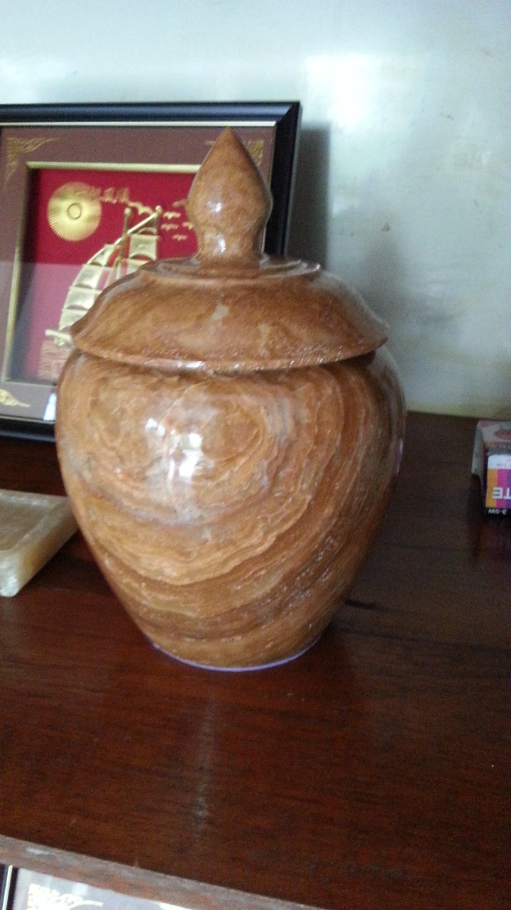 ผอบหินหยกน้ำผึ้งพร้อมฝาปิด ขนาดสูง 30 เซนติเมตร กว้าง20 เซนติเมตร