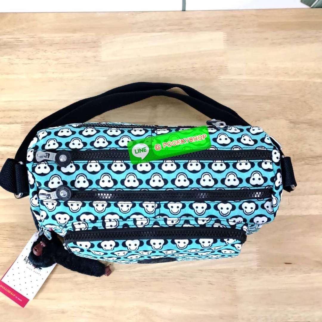 KIPLING RETH CROSSBODY BAG ซับในตาราง วัสดุ Nylon+polyester กระเป๋าสะพายข้างหรือ สะพาย Crossbody ได้ ช่องหน้าเปิด-ปิด ด้วยซิป พร้อมช่องแยกบ่อยด้านข้าง ช่องหลัก 2 ช่อง ด้านในโล่งกว้าง สามารถจุสัมภาระได้เยอะ พร้อมช่องซิปหลัง สายสะพายปรับระดับสั้น-ยาว ได้ fr