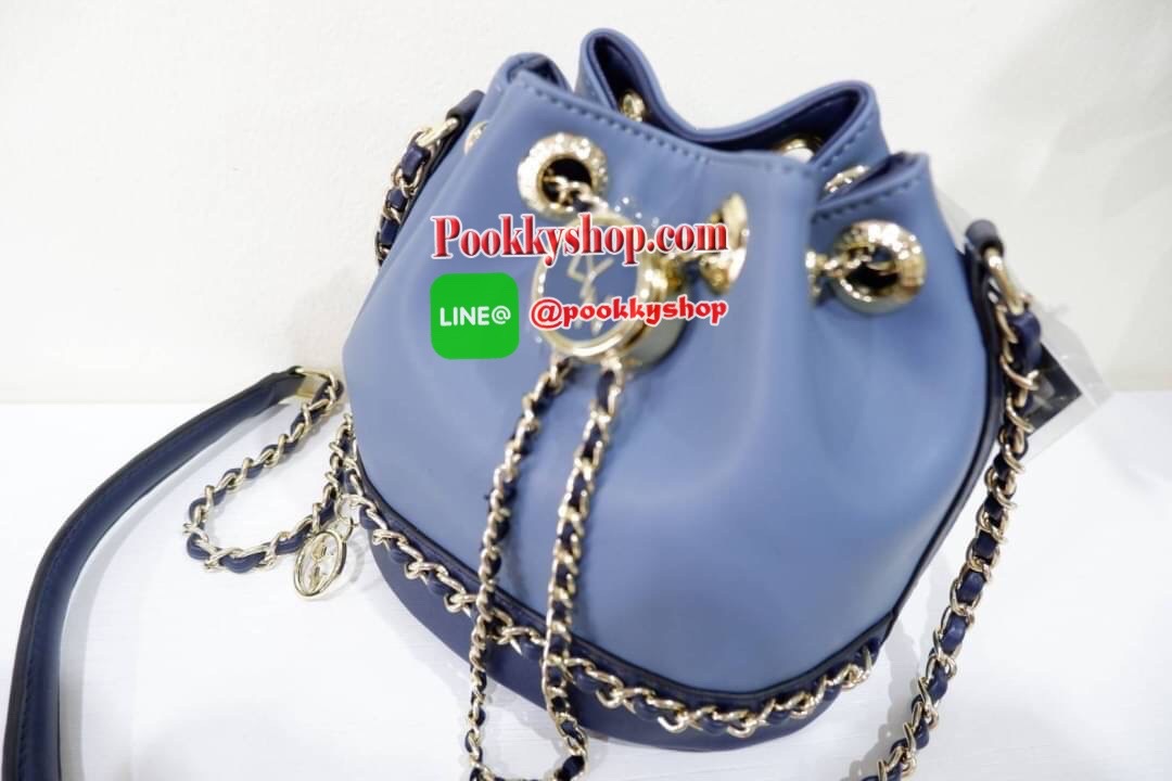 lyn จีบรุ่นใหม่คือสวยงามมาก หนังนิ่มคือดีงามมากจ้า ทรงก้อสวยน่ารักเว่อๆ ช่องด้านในมีช่องซิป และช่องใส่ของ สายยาวเป็นหนังคล้องโซ่ เข้าครบ 3 สีดีงาม