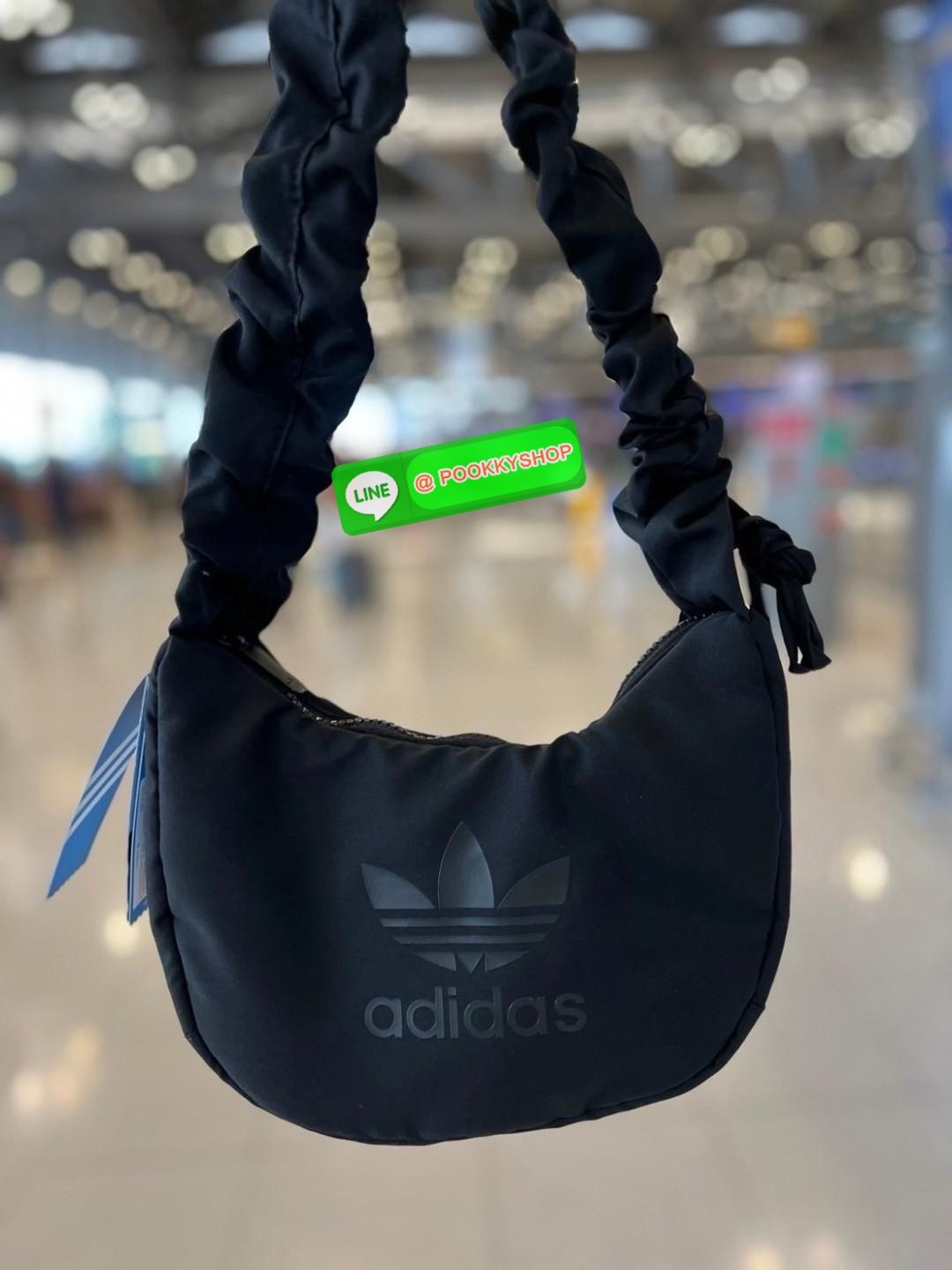 Rare items! ในเวปรุ่นนี้ขายเกือบๆ3พันจ้าา ADIDAS ORIGINAL NYLON BAG 2024 ยังมีพร้อมส่ง! สวยจึ้งมากๆค่าสาวๆ กระเป๋าแนววสปอร์ตจากอดิดาส ไม่ตกเทรน วันไหนๆจะพกพาในไทยหรือ ตปท.ได้หมด วัสดุไนล่อนเสริมนวมอย่างดี ขนาดกลางๆ ค่ะ