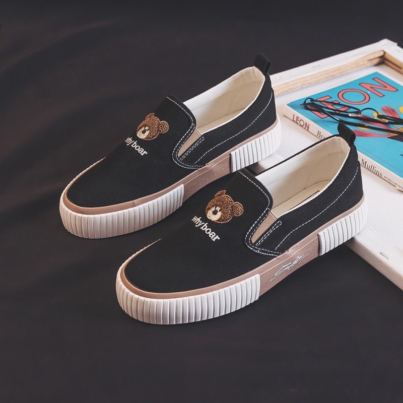 สินค้าขายดี พร้อมส่งค๊าา sport shoes รองเท้าผ้าใบ งานแฟชั่นงานเกรดพรีเมี่ยม พื้นนิ่มมากคะ ใส่สบายจะแมตช์กับกางเกง👖หรือกระโปรง👗ก็ได้ค่ะ แม่ค้าคอนเฟริม ห้ามพลาดเลยจ้าตัวนี้แนะนำ อย่าช้ารีบเลย