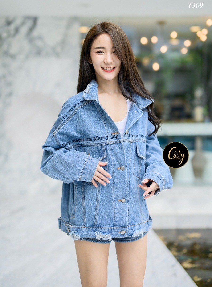 เสื้อแฟชั่น เสื้อยีนส์ฟอกทรง Oversize แขนยาวกระดุมปั๊มปลายแขน อกผ่าหน้าติดกระดุมปั๊ม 5 เม็ด