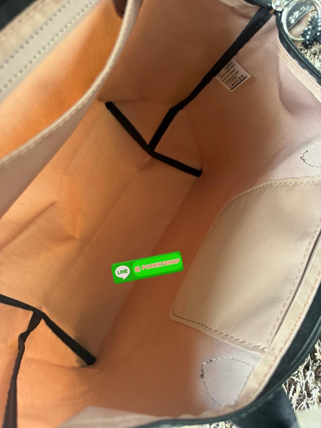 Large Longchamp LE PLIAGE ENERGY L HANDBAG LE PLIAGE รีไซเคิล ECONYLสไตล์สปอร์ต ทันสมัย และใช้งานได้จริง น้ําหนักเบา กระเป๋าใบนี้เป็นเครื่องประดับที่มีเสน่ห์ในอุดมคติที่จะติดตามคุณในทุกกิจกรรมยามเย็นของคุณ มาพร้อมกับสายสะพายไหล่ปรับได้ สามารถพกพาได้ ทั้งแ