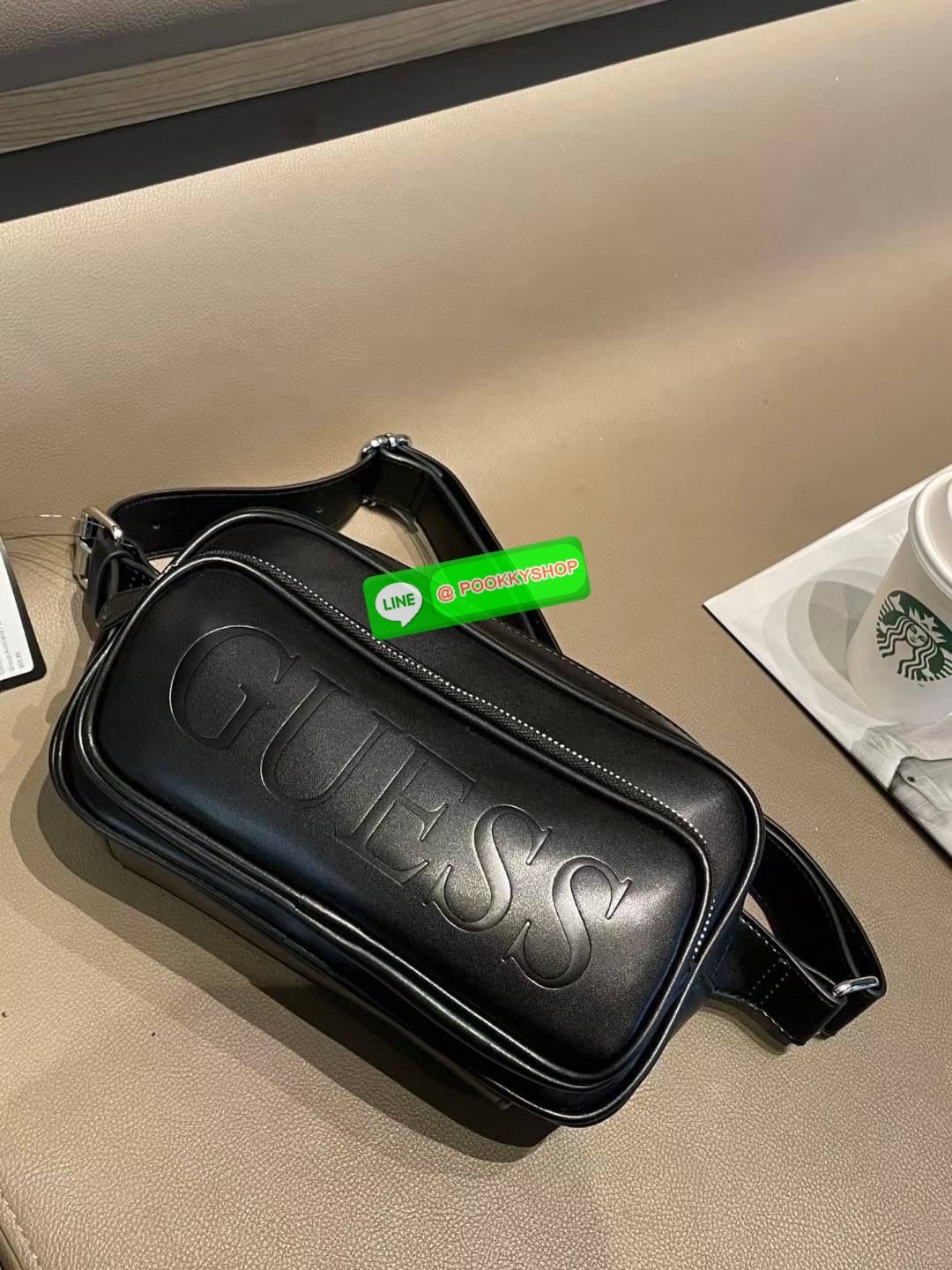 🚚 พร้อมส่ง 🚚 GUESS AUBRIELLA MINI FANNY PACK สีดำ กระเป๋าคาดอก คาดเอว สะพายข้าง วัสดุหนังพียู พีเมี่ยม ด้านหน้าสวยโดเด่นปั้มด้วยโลโก้แบรนด์ สะดวกต่อการใช้งานมี 2 ช่องซิป ภายในแยกเก็บของได้เป็นสัดส่วน ช่องด้านในโล่งกว้าง สายสะพายยาวปรับระดั