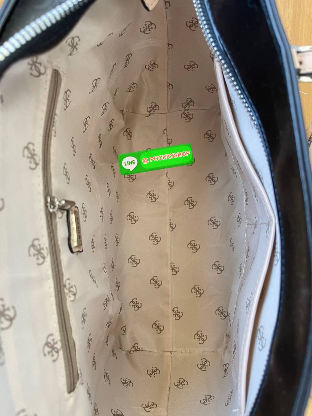 Guess แท้ Outlet กระเป๋าทรงช้อปปิ้ง หนังดี งานสะพายไหล่ เปิดปิดด้วยซิป ด้านในซับในแบรนด์อย่างดี