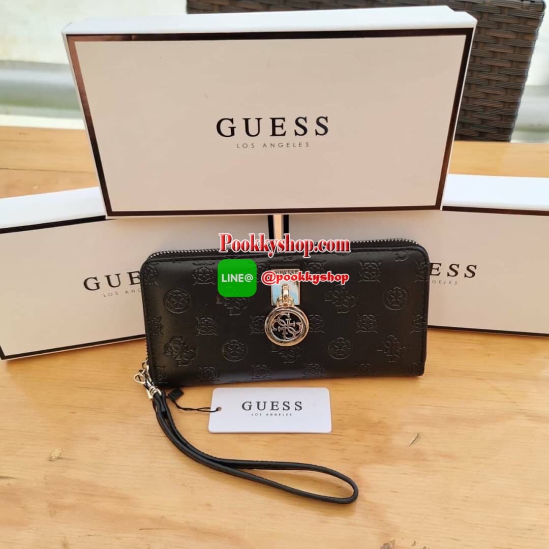 สินค้าใหม่!! กระเป๋าสตางค์ Guess ใบยาว ด้านหน้าปั้มชื่อแบรนด์บนโลหะ และห้อยโลหะโลโก้แบรนด์ หนังดีงามมาก เปิดมาด้านในมีช่องใหญ่3ช่องมีช่องซิป1ช่อง มีช่องเสียบบัตรและมีช่องซิปด้านหลัง1ช่องใช้งานได้จริง พร้อมกับสายคล้องมือบอกเลยรุ่นนี้ดีงามมากจ้าสาวๆ